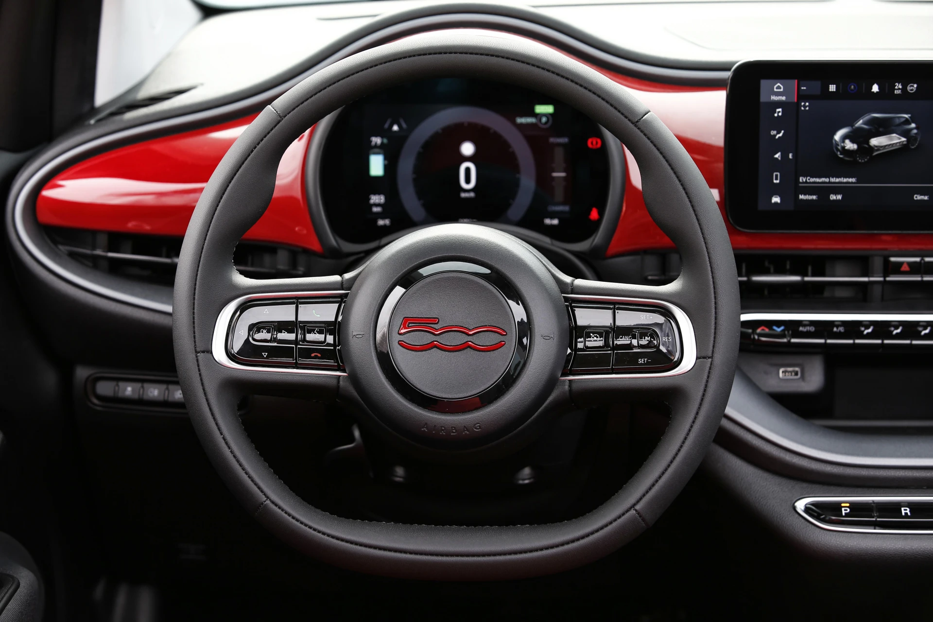 Fiat 500e 42 kWh steeringwheel view