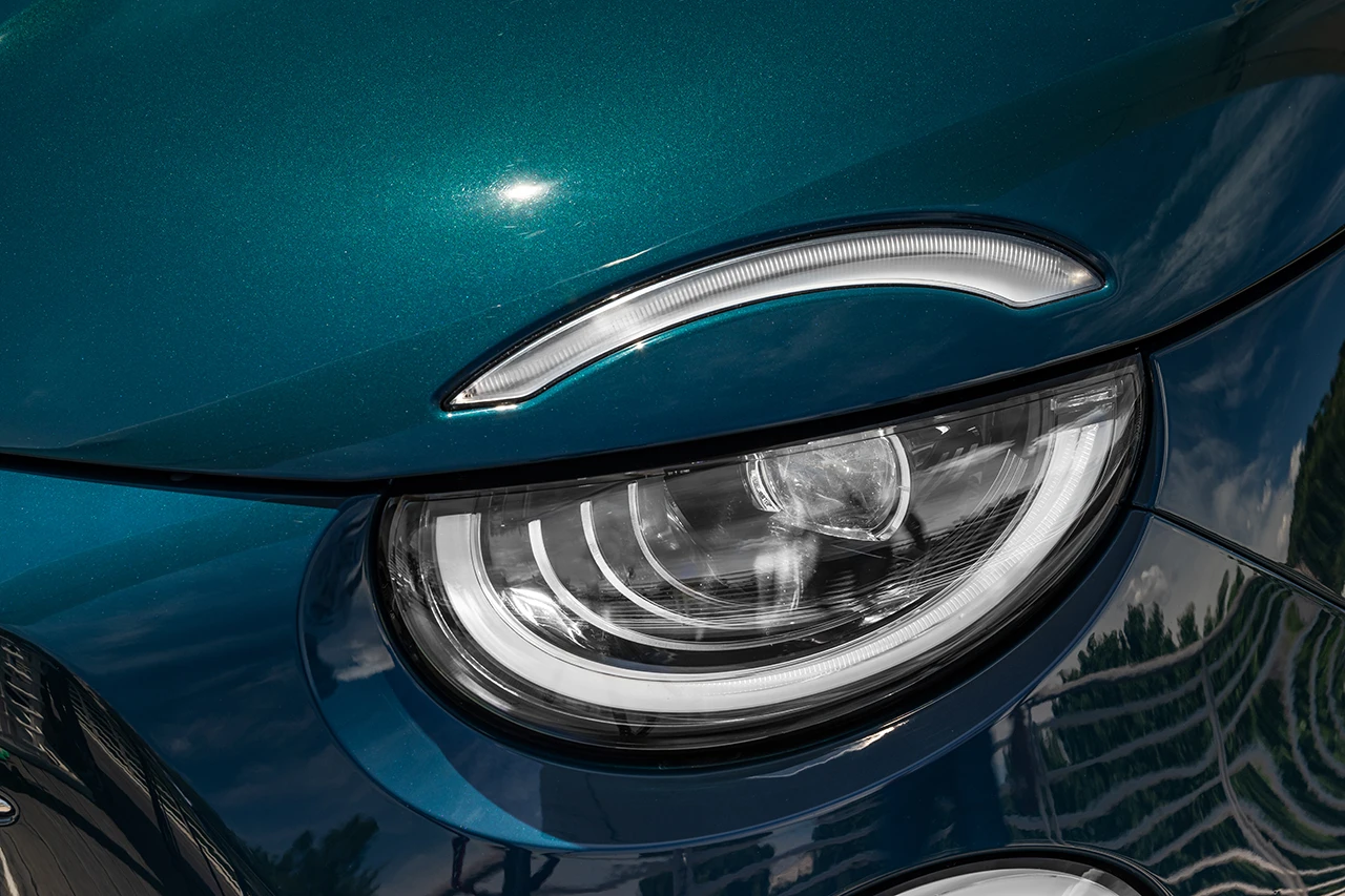 Fiat 500e 42 kWh headlights view