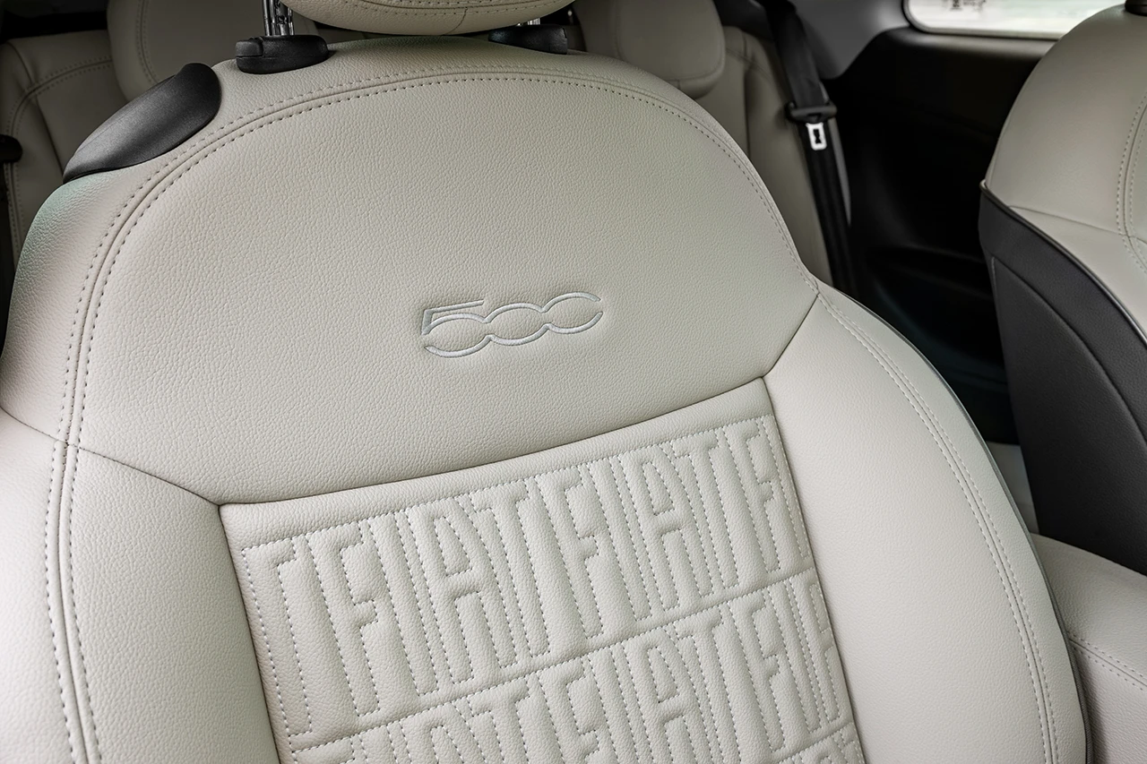 Fiat 500e 42 kWh frontseats view