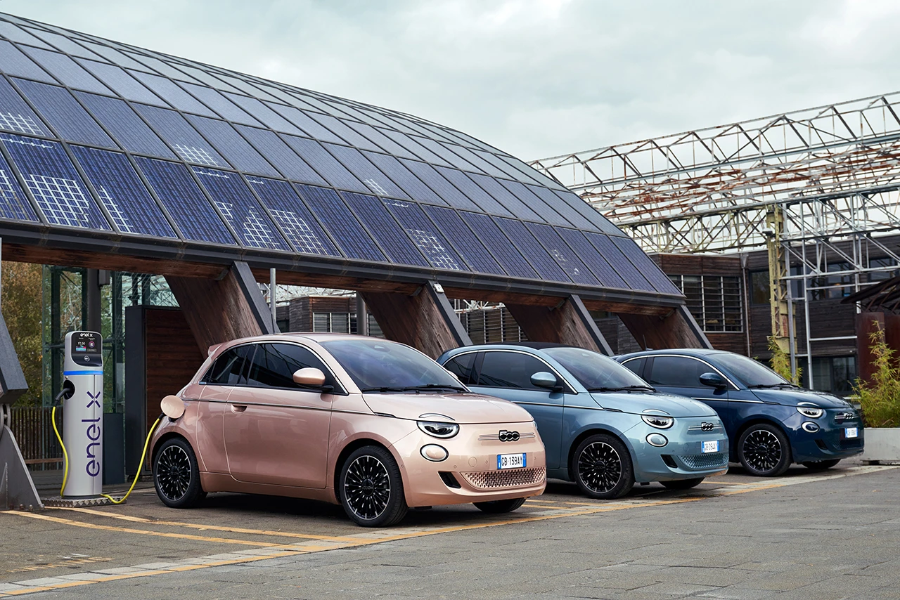 Fiat 500e 42 kWh charging view
