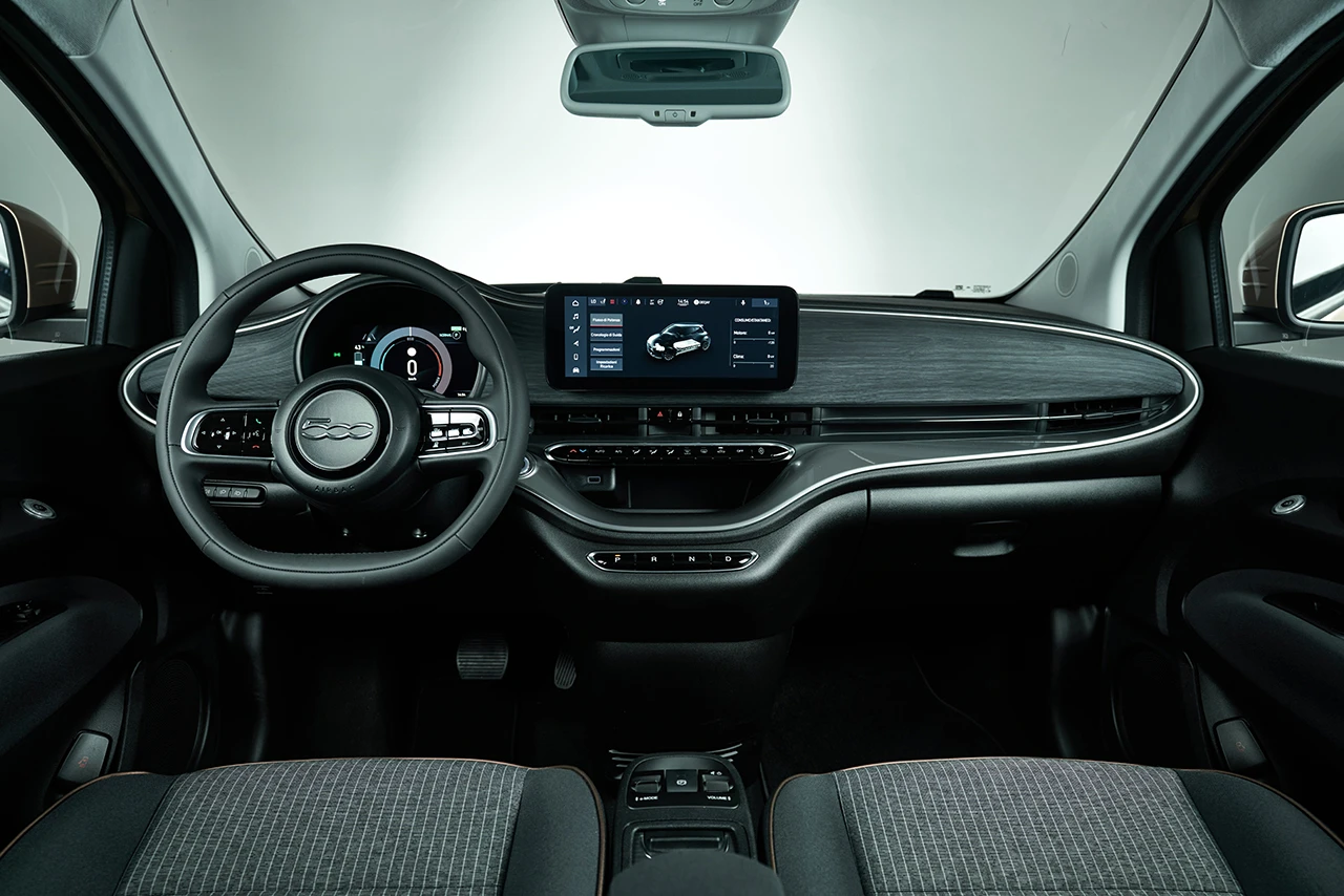 Fiat 500e 42 kWh interior view