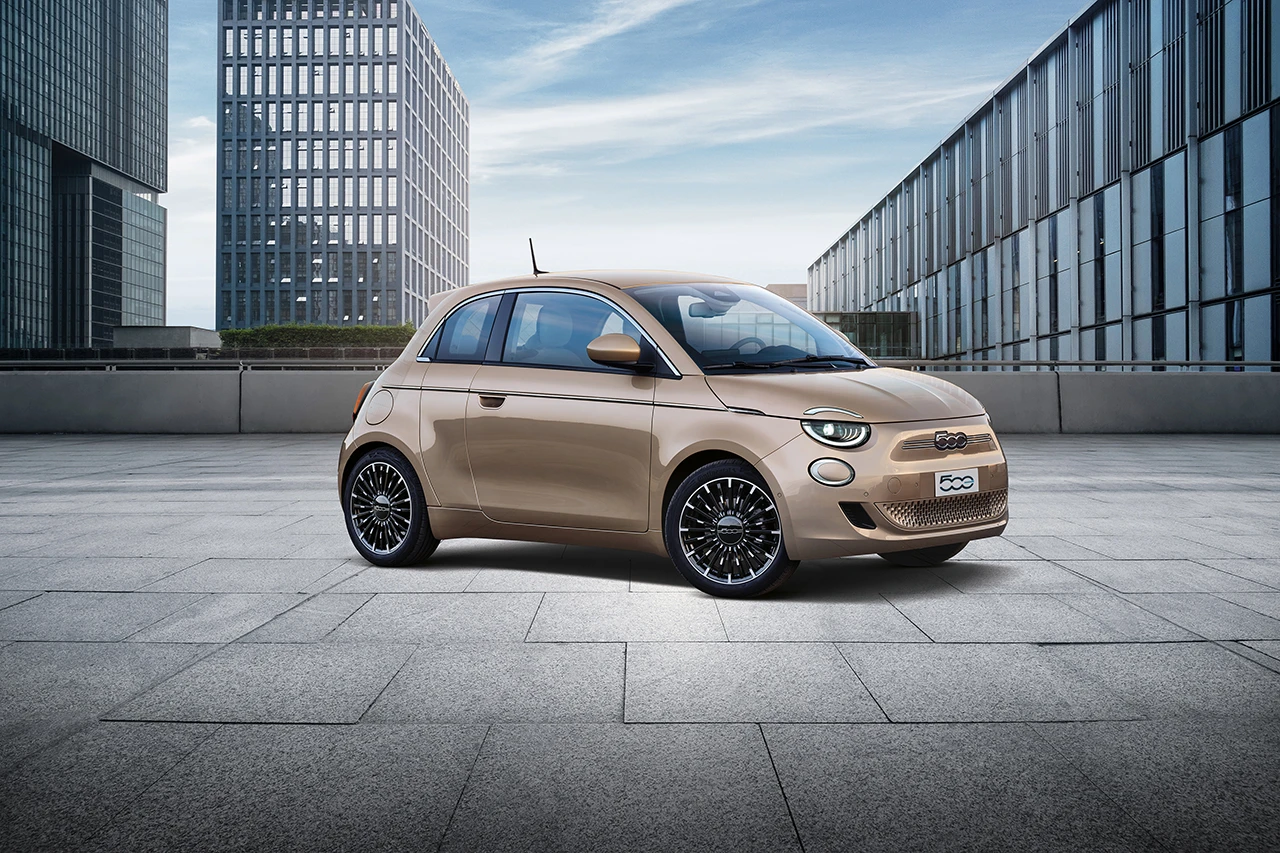 Fiat 500e 42 kWh exterior view