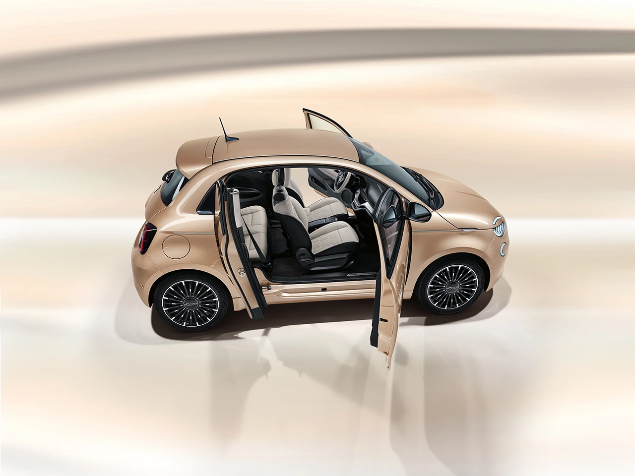 Fiat 500e 42 kWh door view