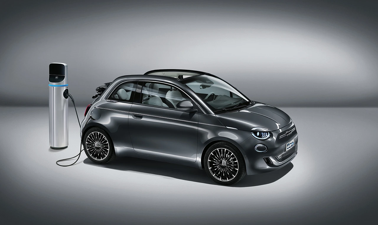 Fiat 500e 42 kWh charging view