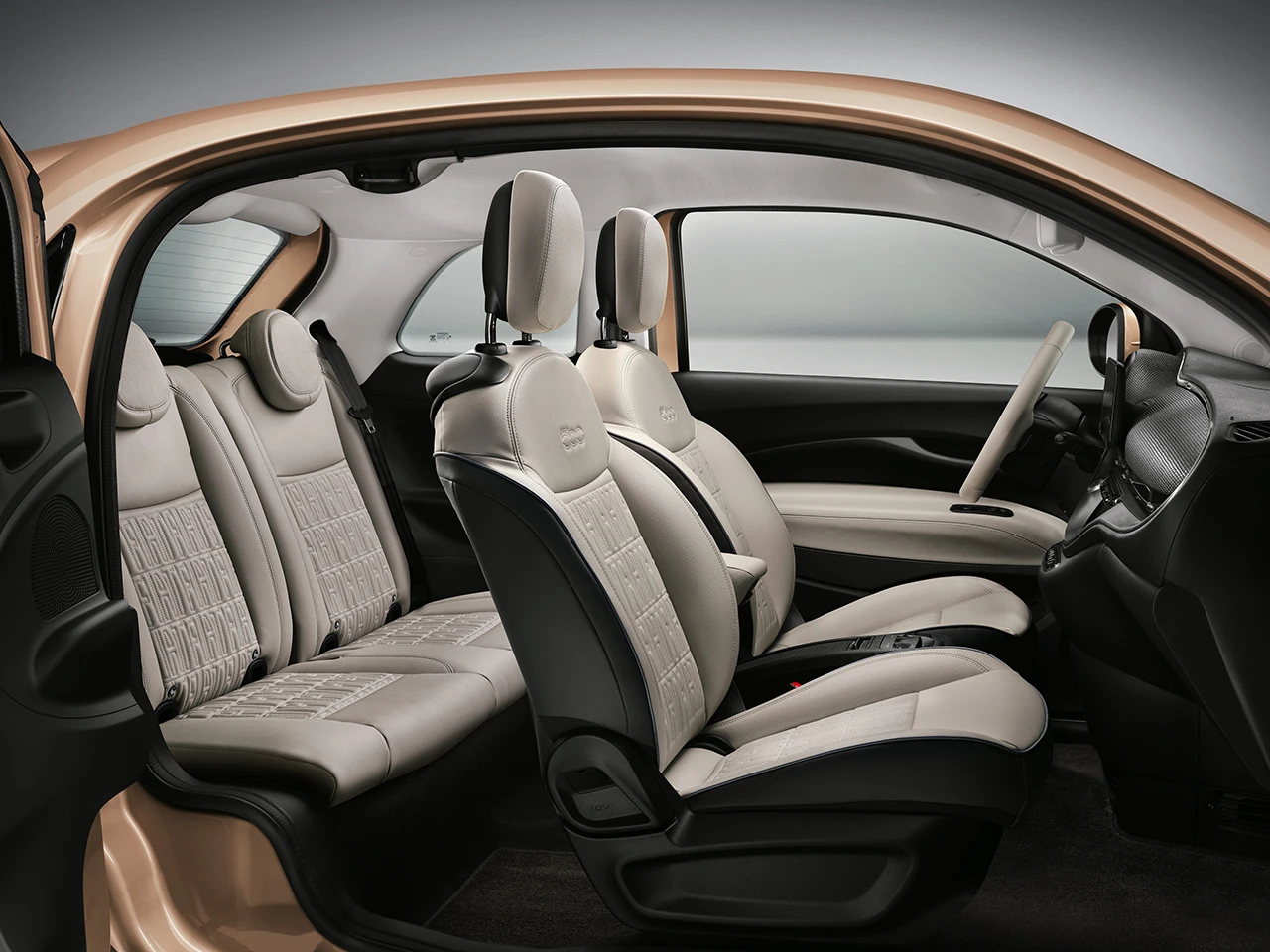 Fiat 500e 42 kWh frontseats view