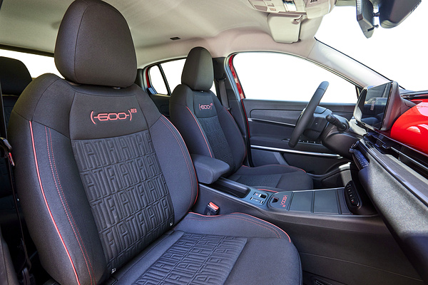 Fiat 600e frontseats view