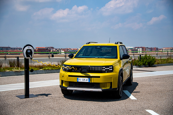 Fiat Grande Panda charging view