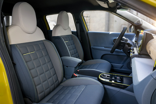 Fiat Grande Panda frontseats view