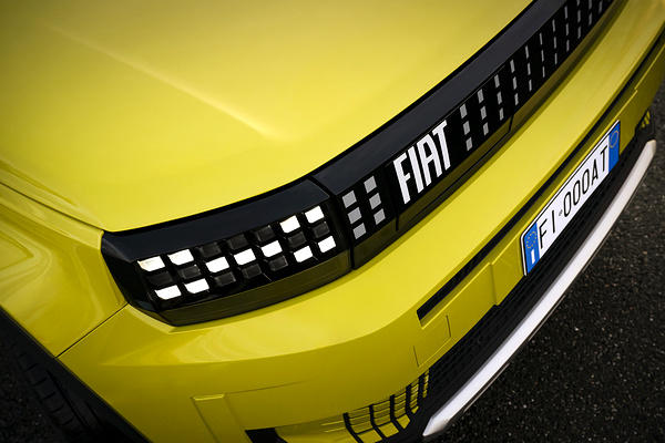 Fiat Grande Panda headlights view