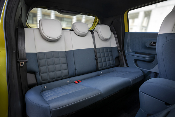 Fiat Grande Panda secondrowesats view