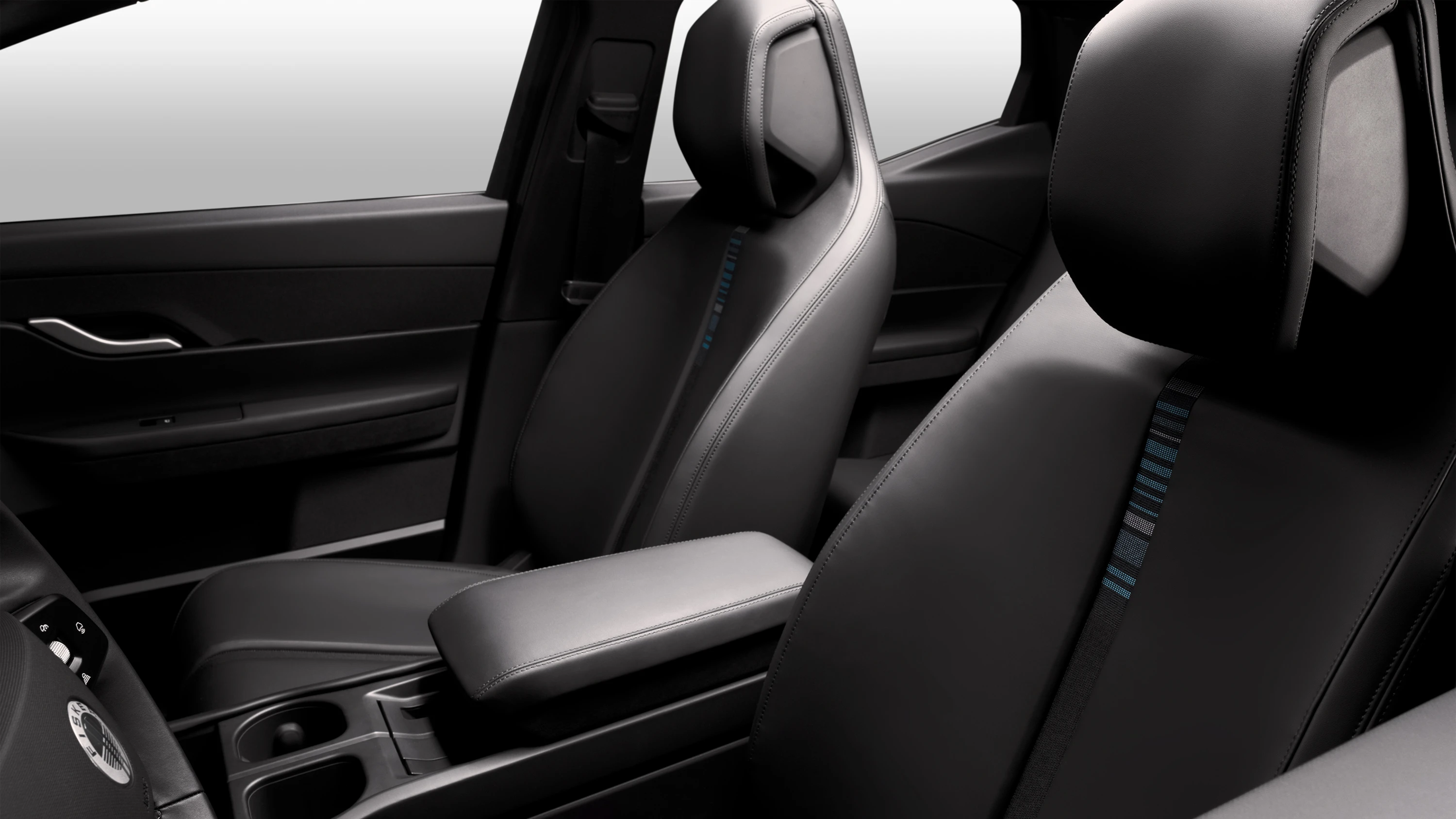 Fisker Ocean Extreme frontseats view