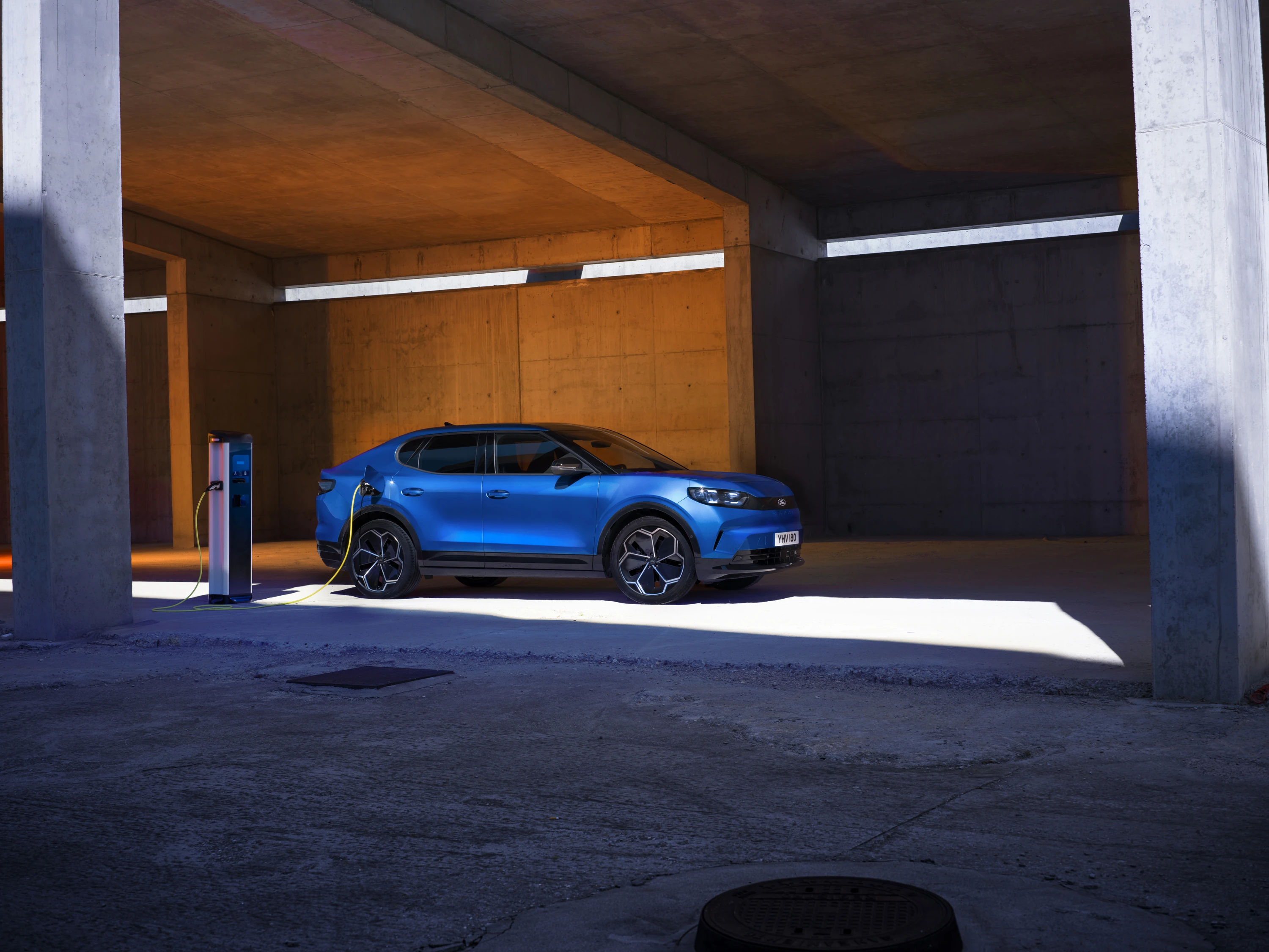 Ford Capri Extended Range AWD exterior view
