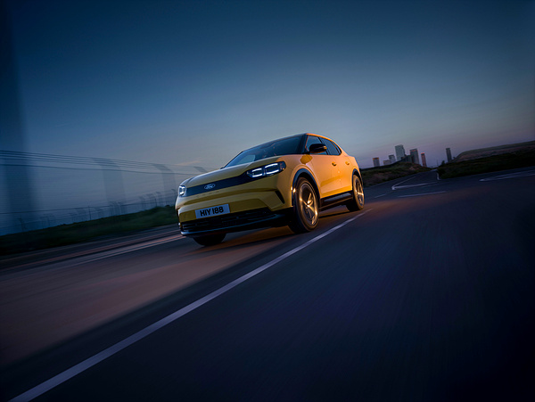Ford Capri Extended Range RWD exterior view