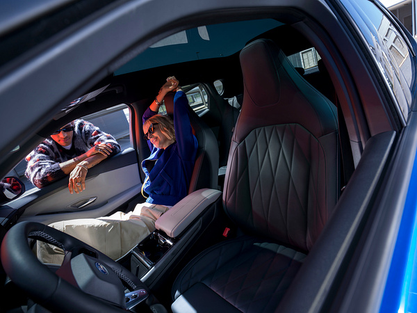 Ford Capri Extended Range RWD frontseats view