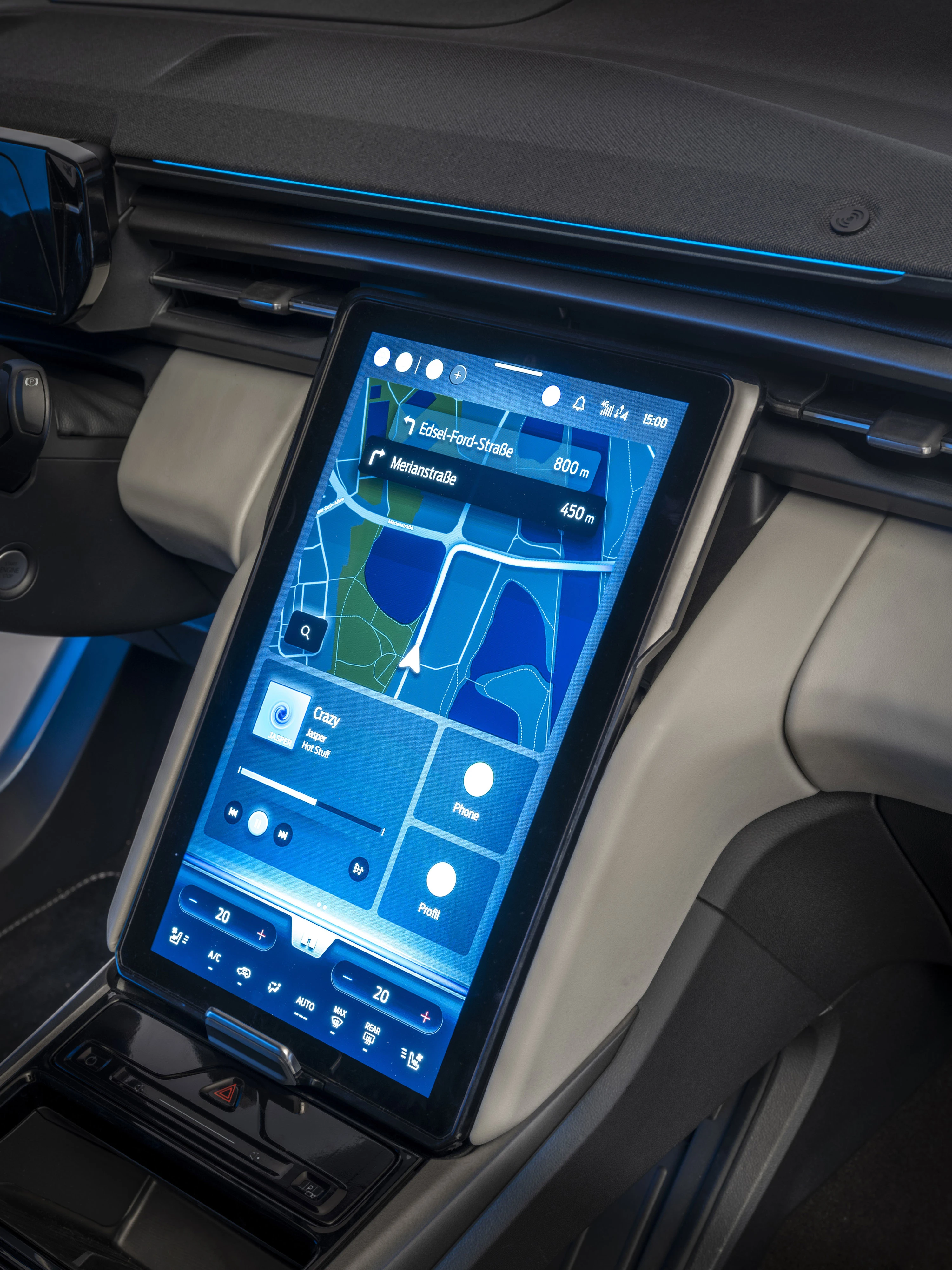 Ford Explorer Extended Range AWD screens view