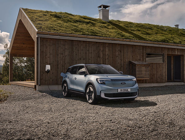 Ford Explorer Extended Range AWD charging view
