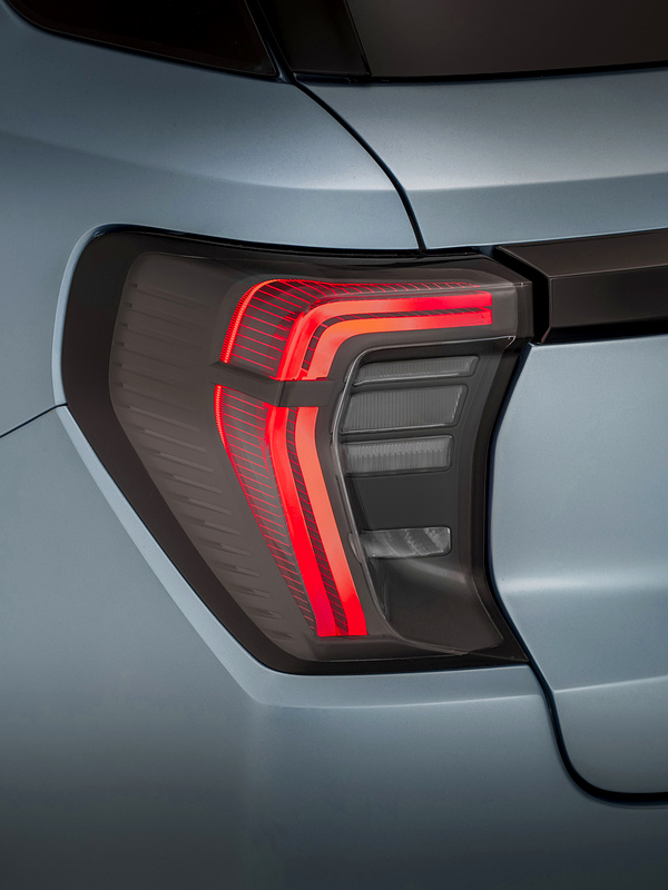 Ford Explorer Extended Range AWD rearlights view