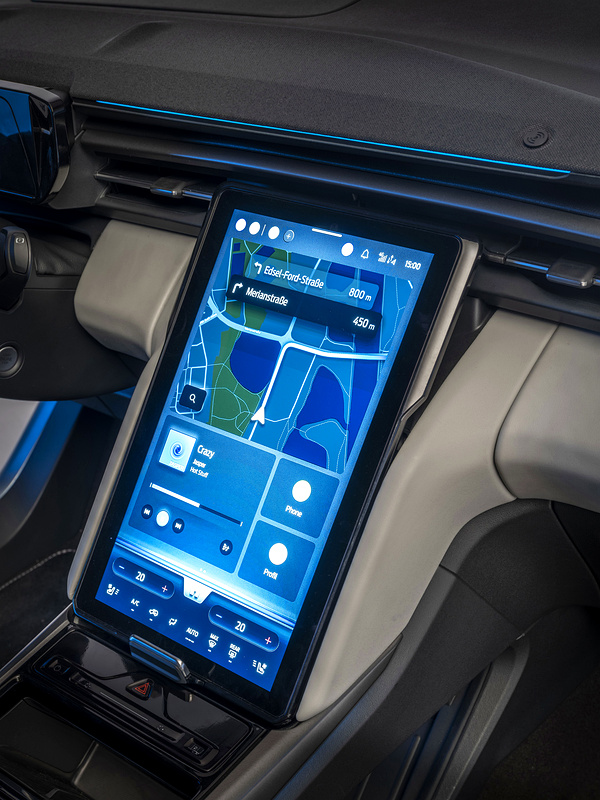Ford Explorer Extended Range AWD screens view