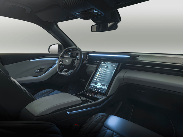 Ford Explorer Extended Range AWD screens view