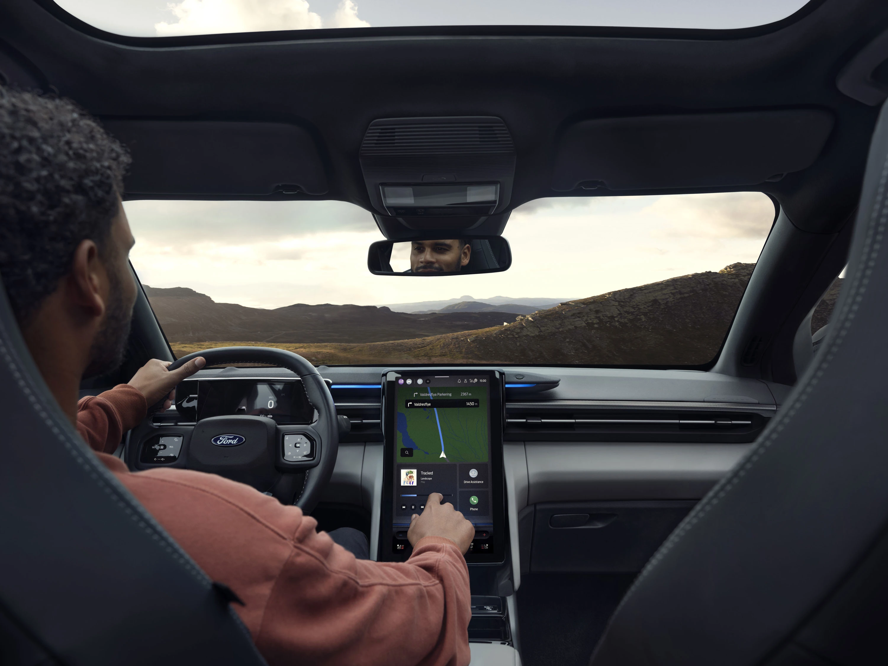 Ford Explorer Extended Range RWD interior view