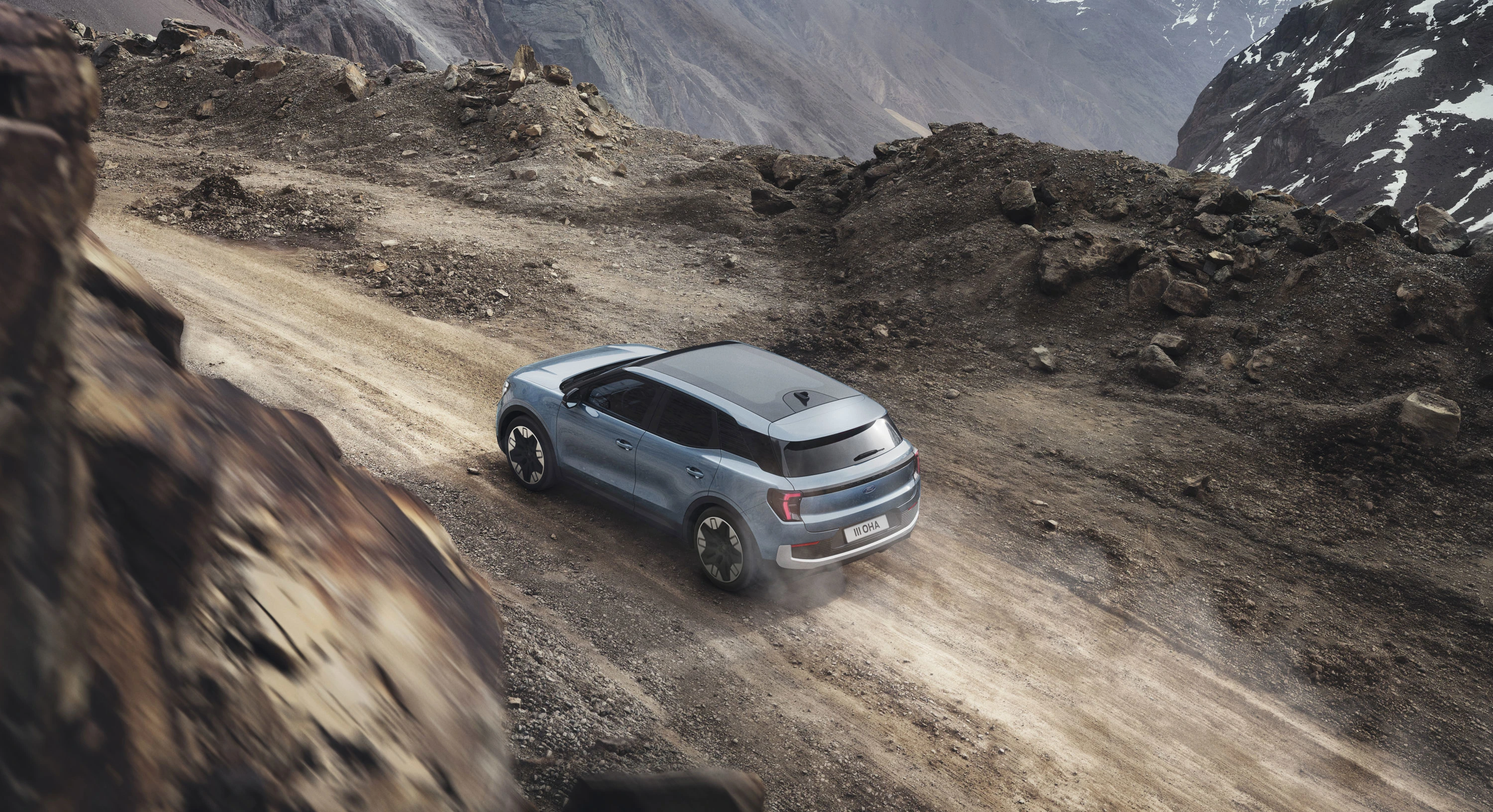 Ford Explorer Extended Range RWD exterior view