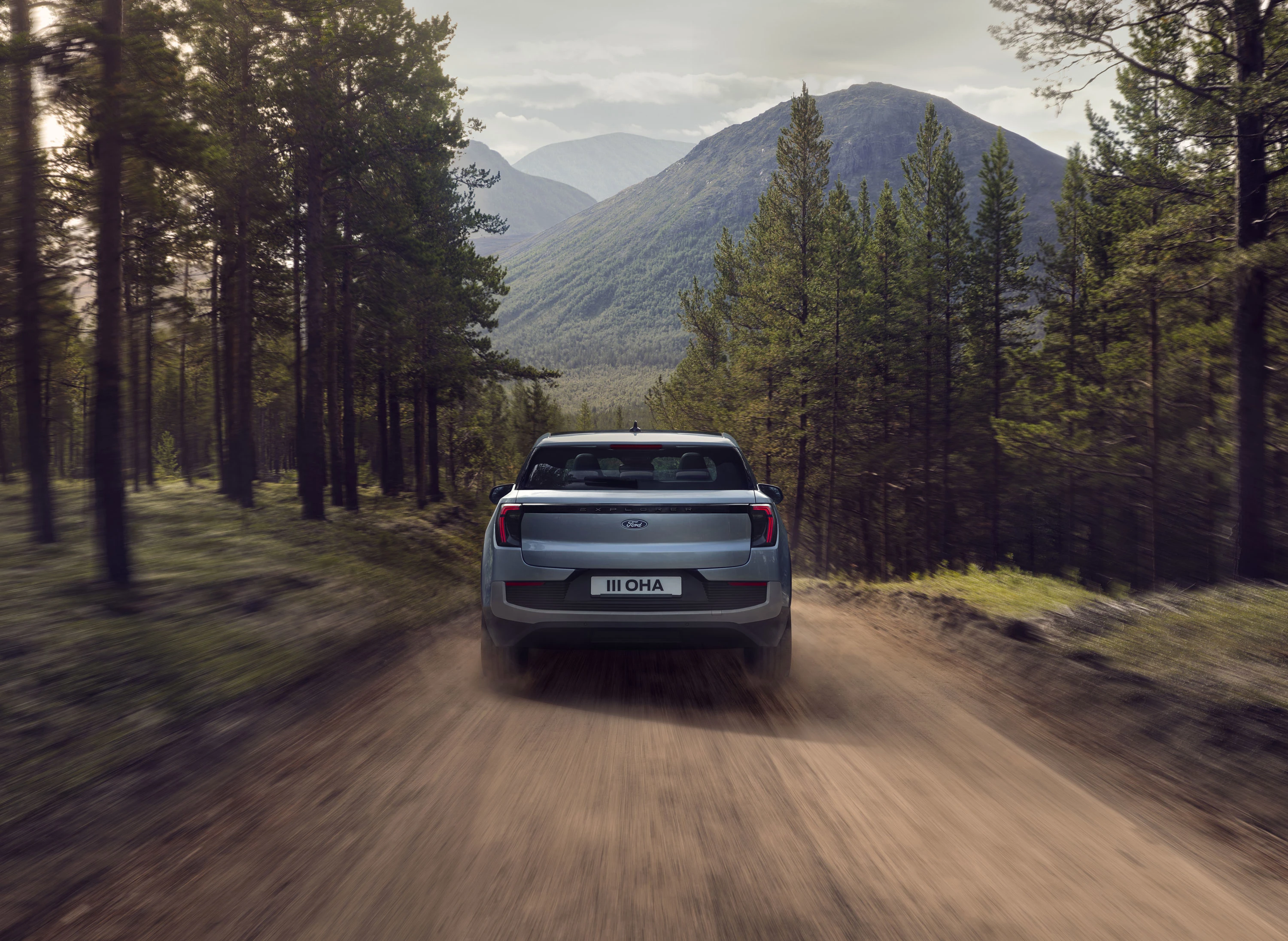 Ford Explorer Standard Range RWD exterior view