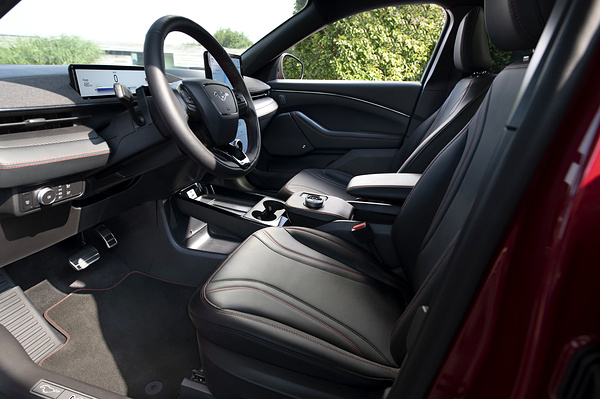 Ford Mustang Mach-E Standard Range AWD frontseats view
