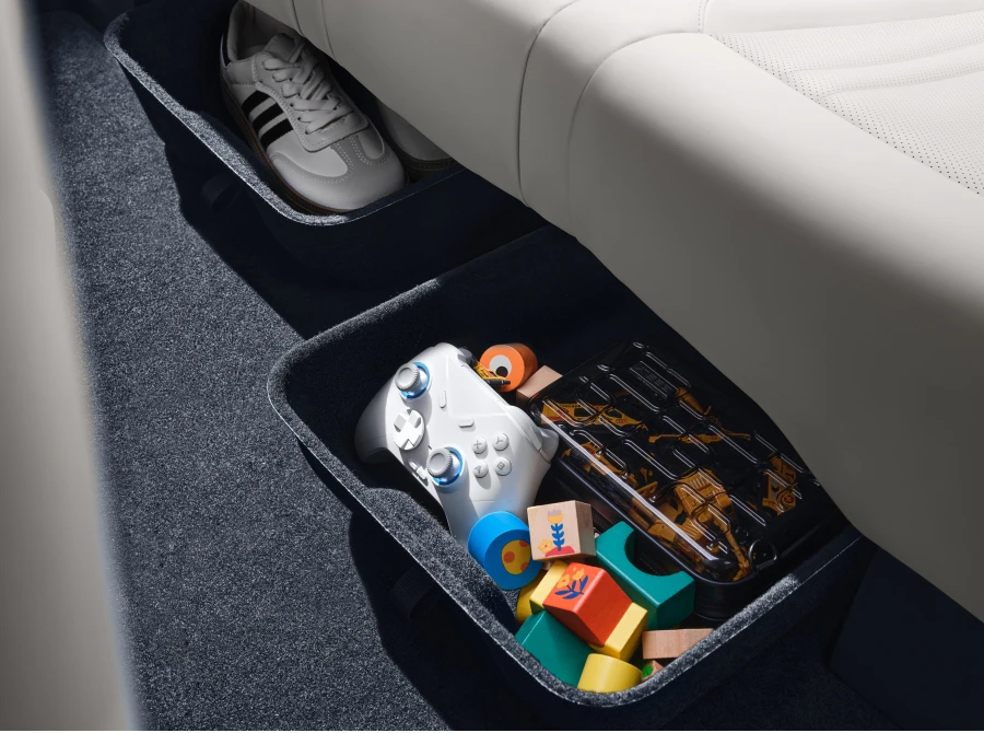 Geely EX2 47.1 kWh interiorstorage view