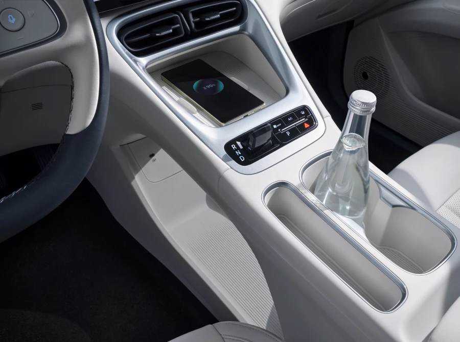 Geely EX2 47.1 kWh interiorstorage view