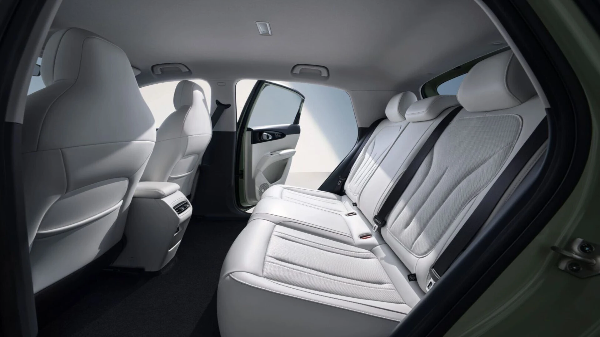 Geely EX2 47.1 kWh secondrowseats view