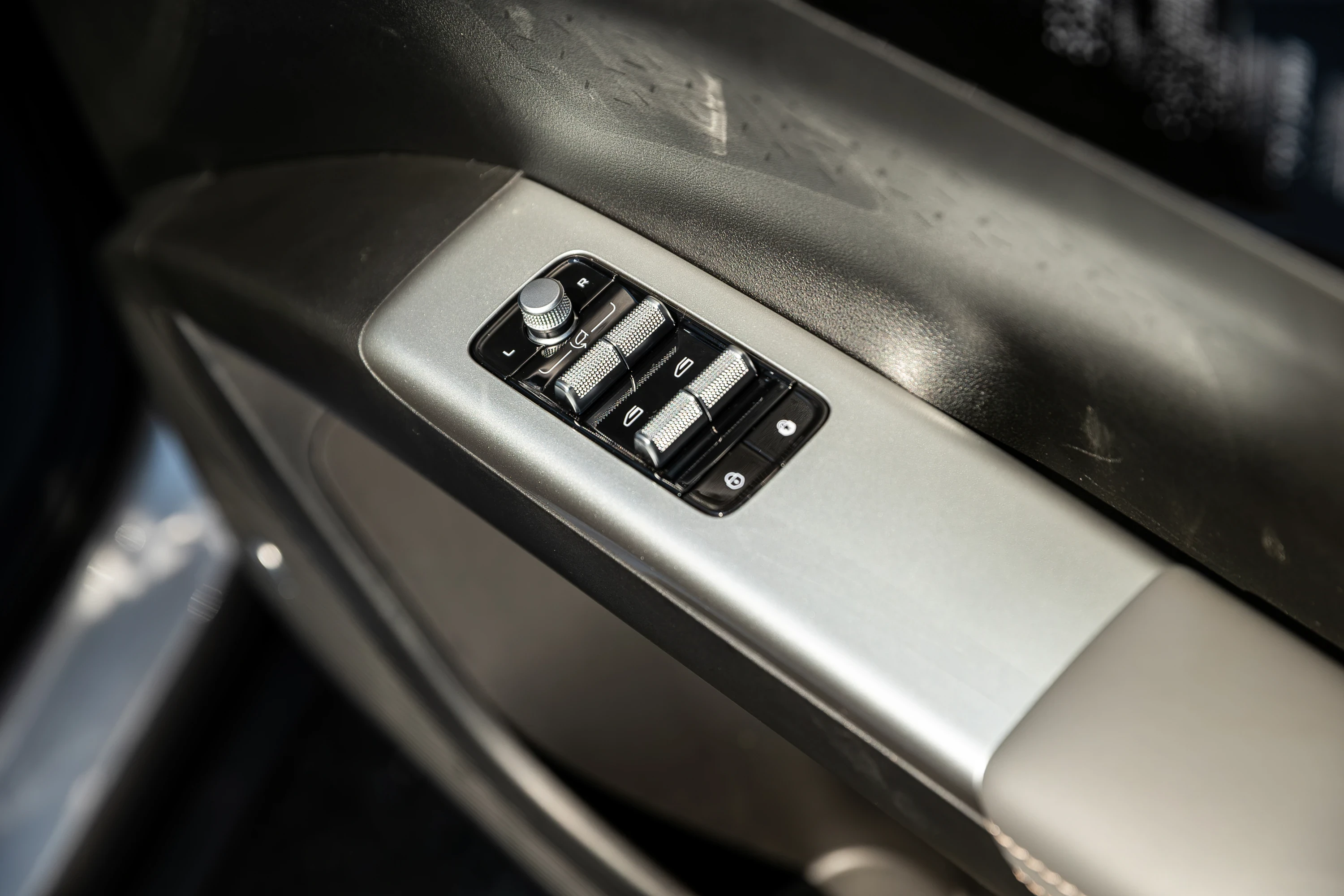Geely EX2 47.1 kWh details view