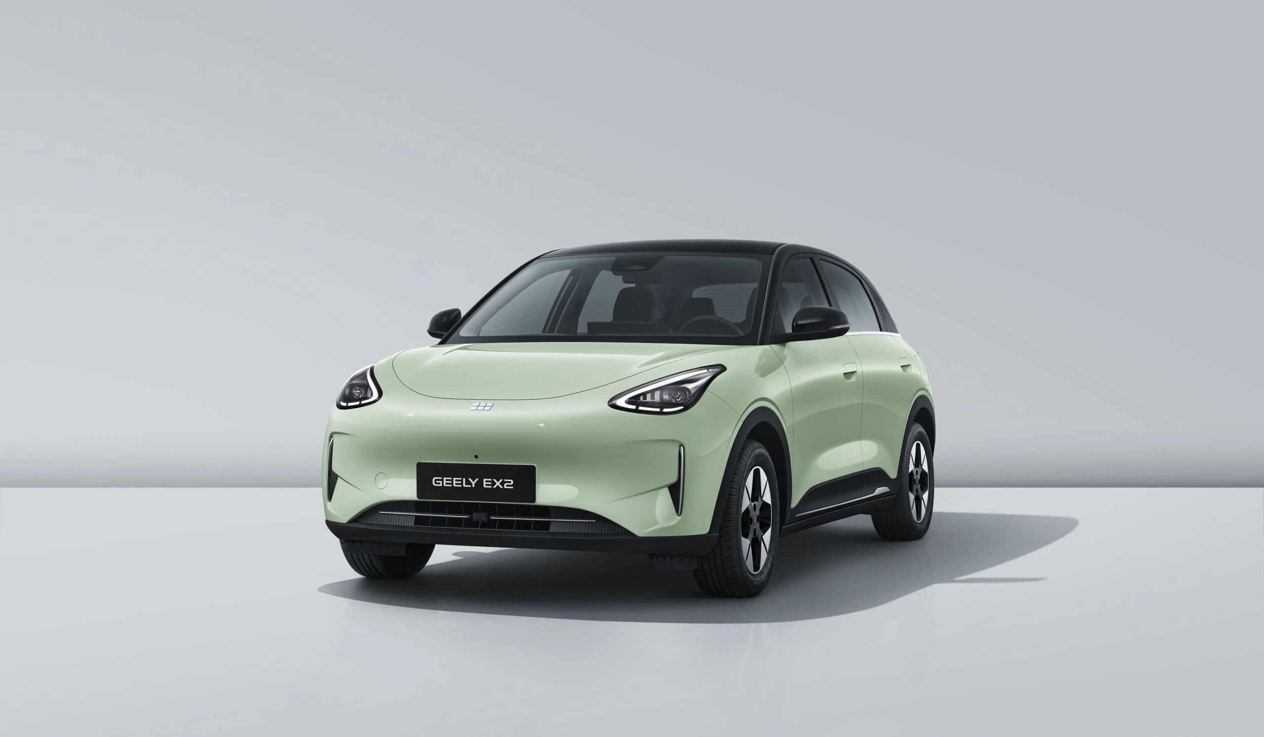 Geely EX2 47.1 kWh exterior view