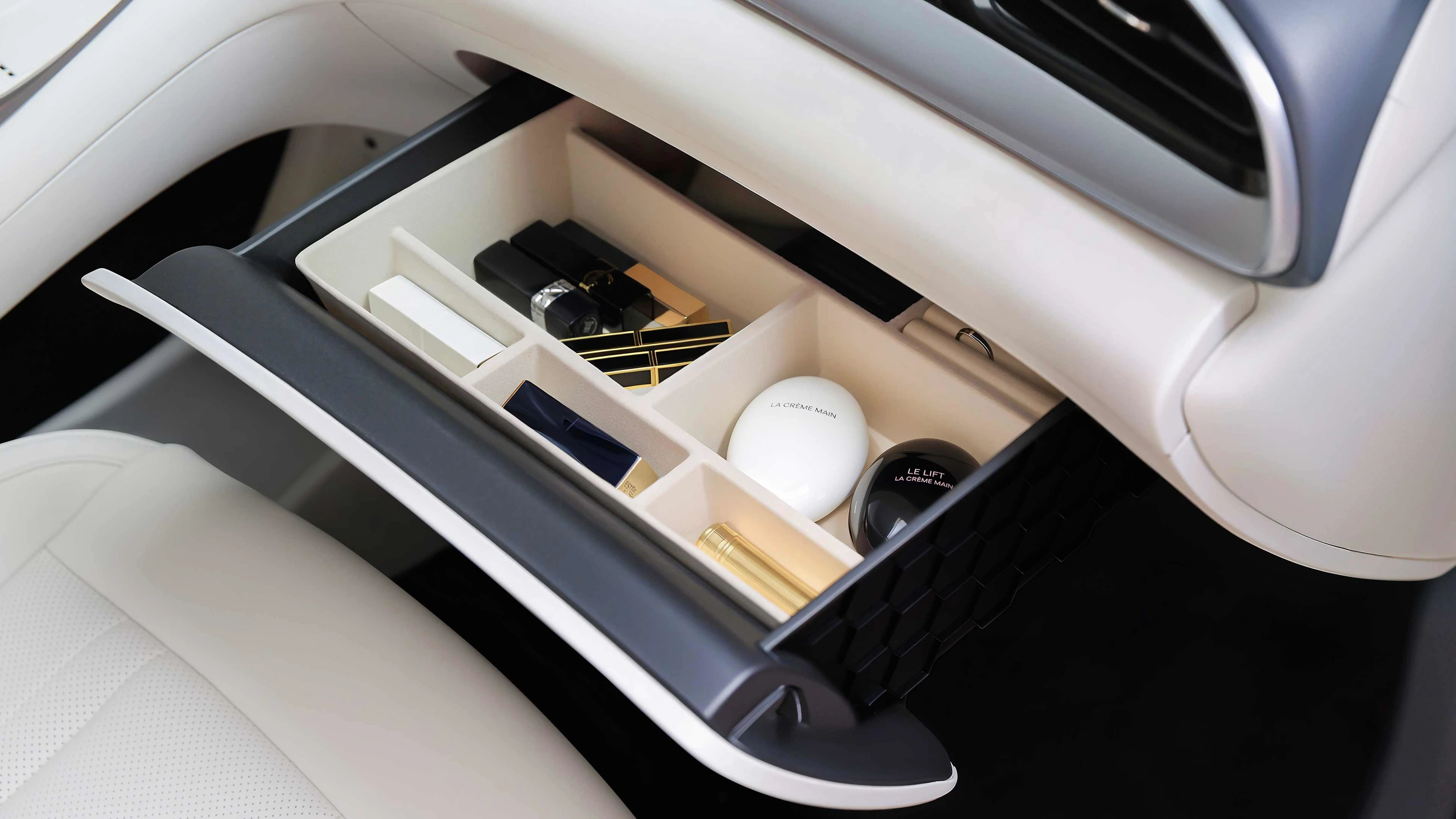 Geely Xingyuan 310 details view