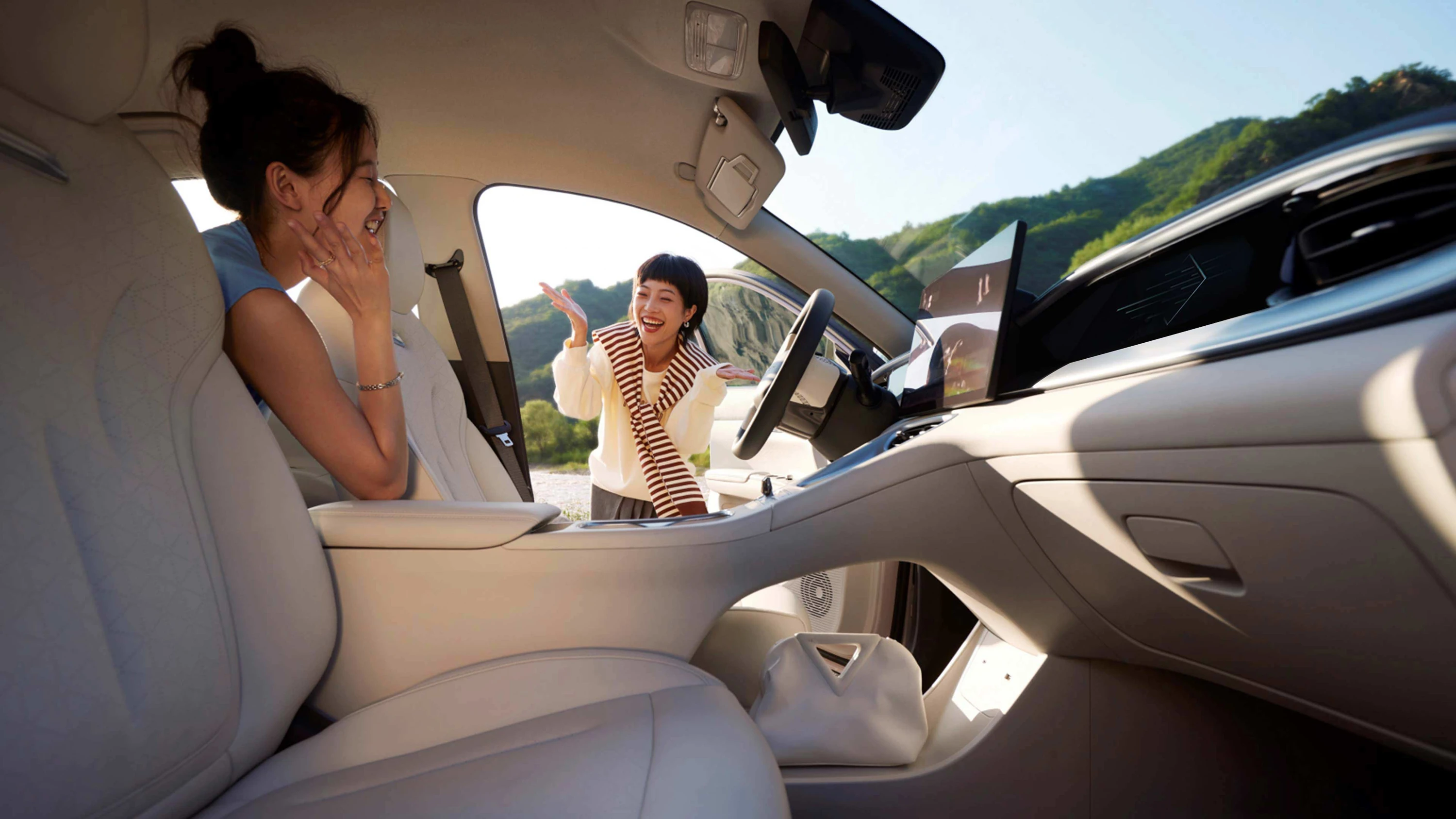 Geely Xingyuan 410 frontseats view