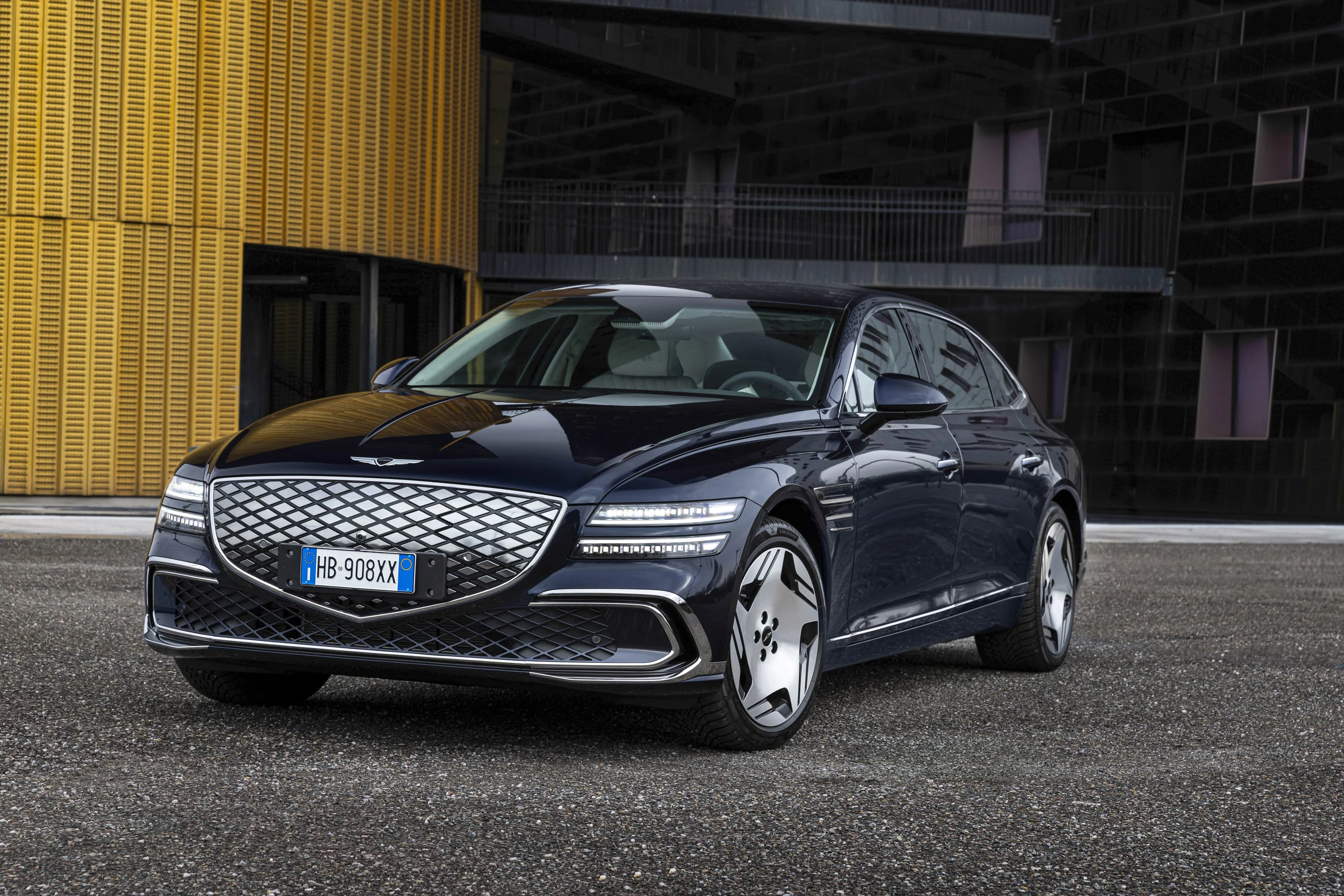 Genesis G80 Electrified AWD 87kWh exterior view