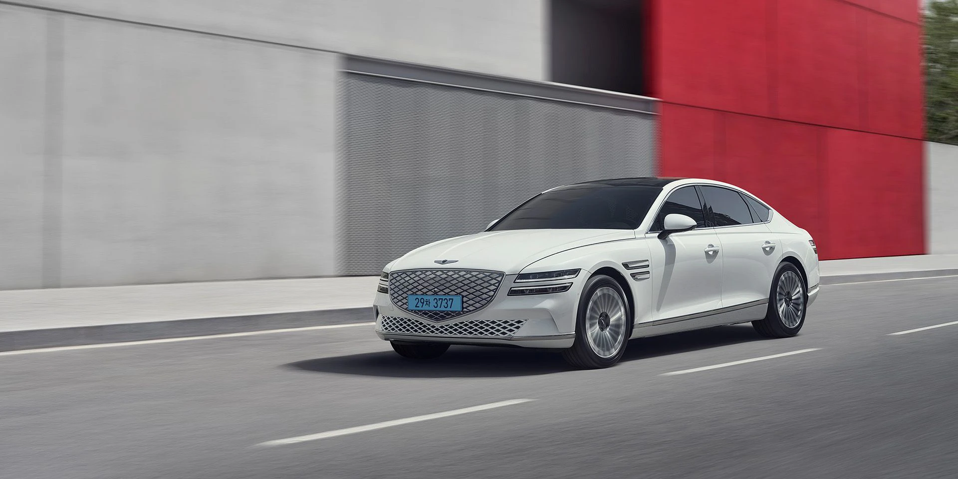 Genesis G80 Electrified AWD 87kWh exterior view