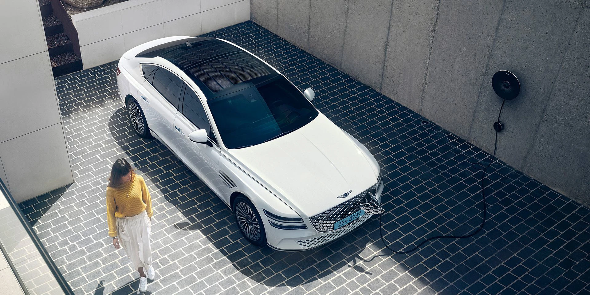 Genesis G80 Electrified AWD 87kWh exterior view