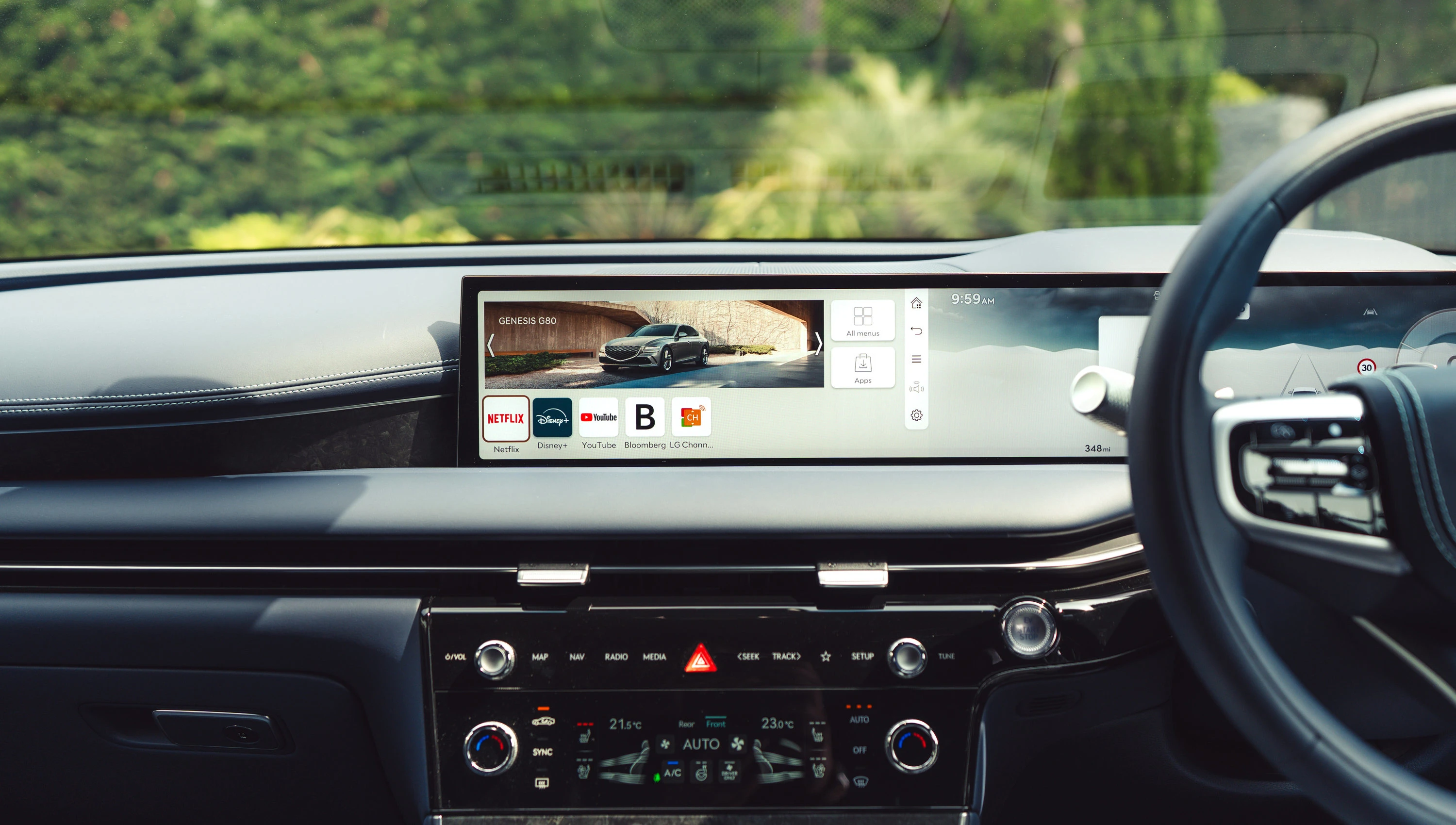 Genesis G80 Electrified AWD 87kWh screens view
