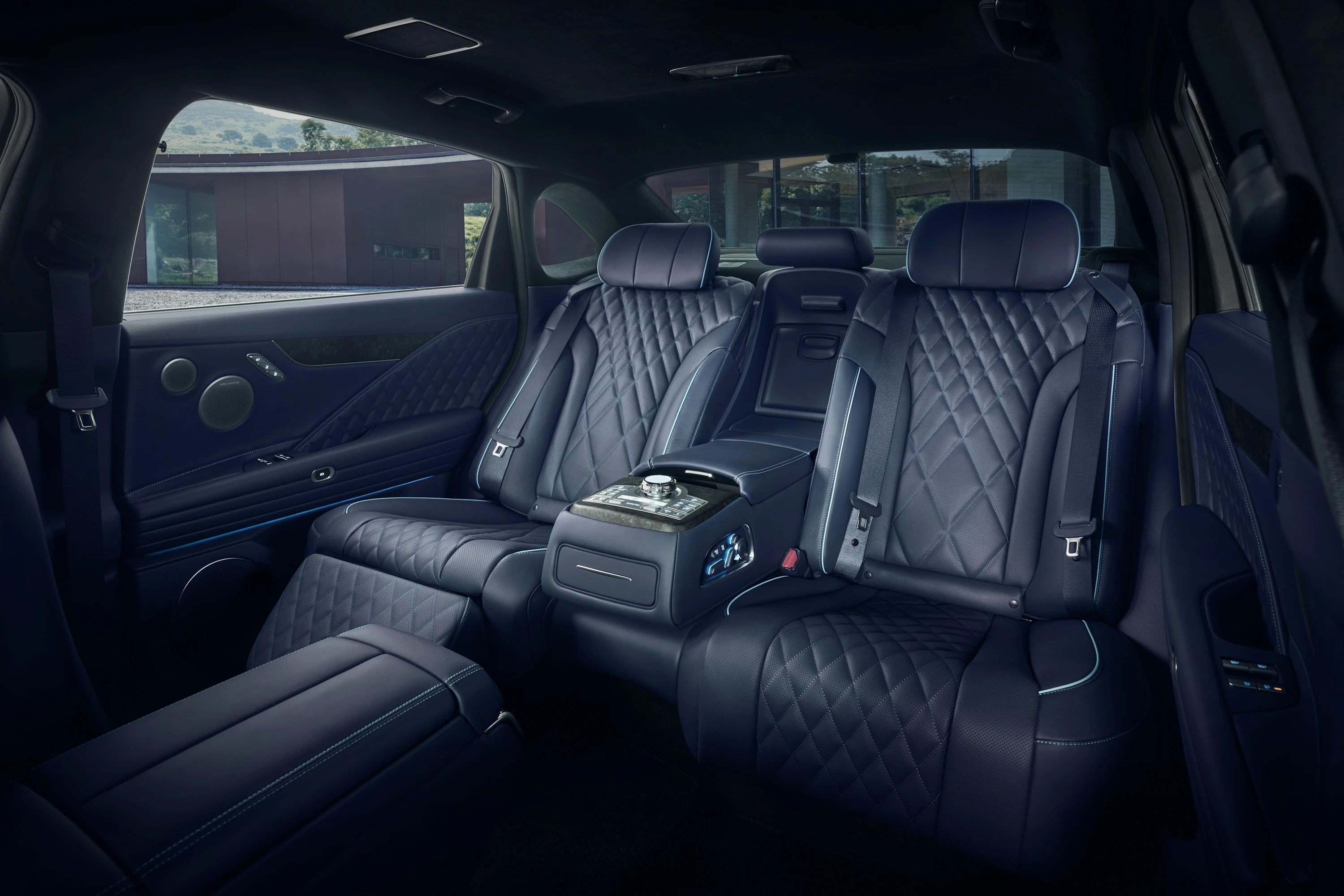 Genesis G80 Electrified AWD 87kWh secondrowseats view