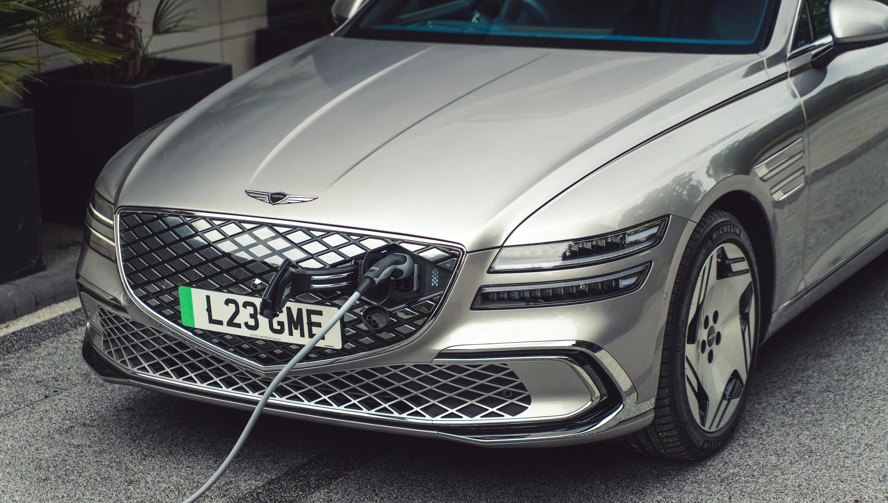 Genesis G80 Electrified AWD 87kWh charging view