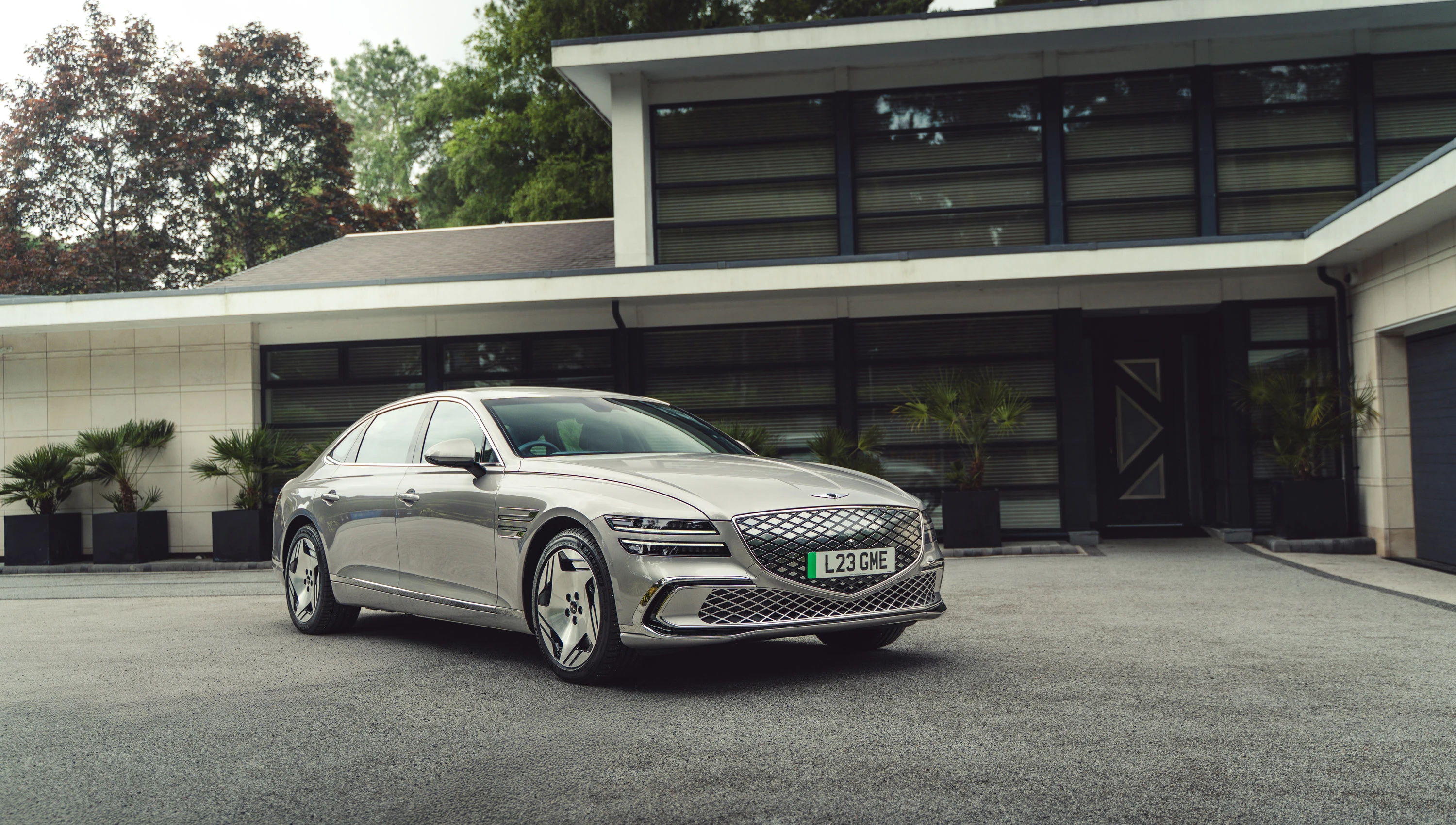 Genesis G80 Electrified AWD 87kWh exterior view