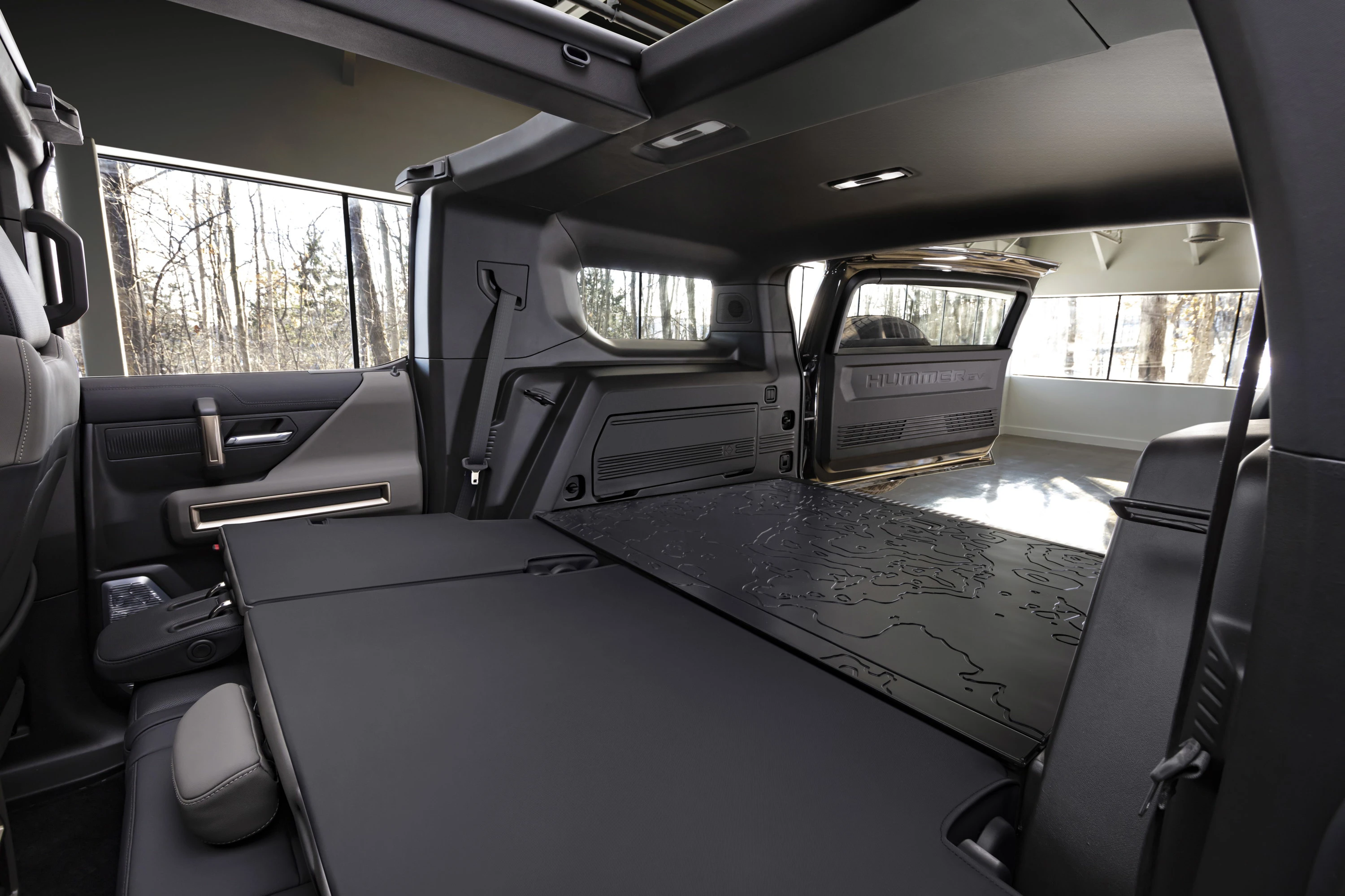 GMC Hummer EV SUV 2x trunk view