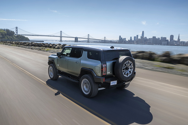 GMC Hummer EV SUV 2x dynamic view