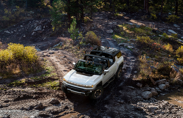 GMC Hummer EV SUV 2x dynamic view