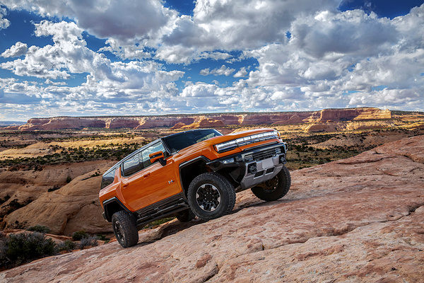 GMC Hummer EV SUV 2x exterior view