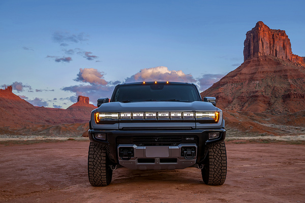 GMC Hummer EV SUV 2x exterior view