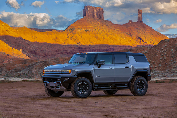 GMC Hummer EV SUV 2x exterior view
