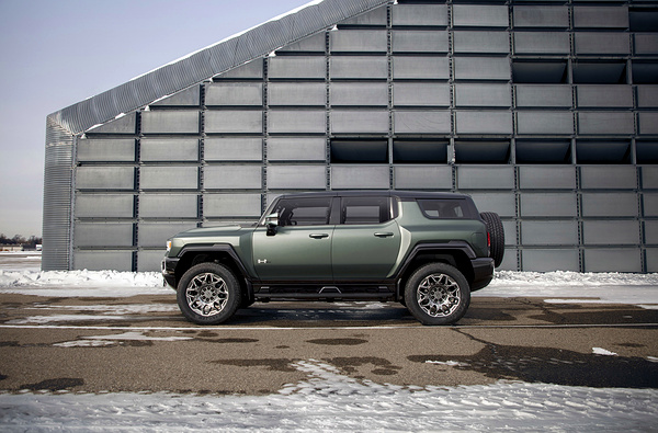GMC Hummer EV SUV 2x exterior view