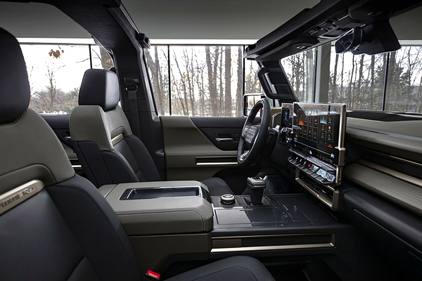 GMC Hummer EV SUV 2x frontseats view