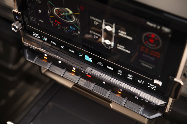 GMC Hummer EV SUV 2x hmi view